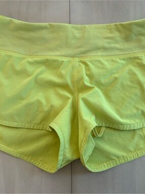 Lululemon Speed Up Short 2.5"
inseam size 6